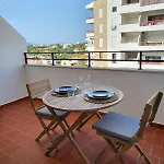 With Terrace, Ideal For Couples And Long Apartament Portimão