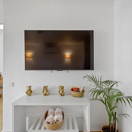 With Terrace, Ideal For Couples And Long Apartman *