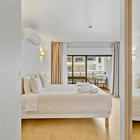 With Terrace, Ideal For Couples And Long Apartman Portimão