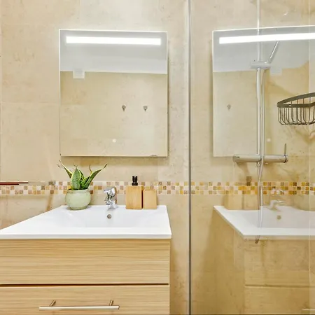 With Terrace, Ideal For Couples And Long Apartman