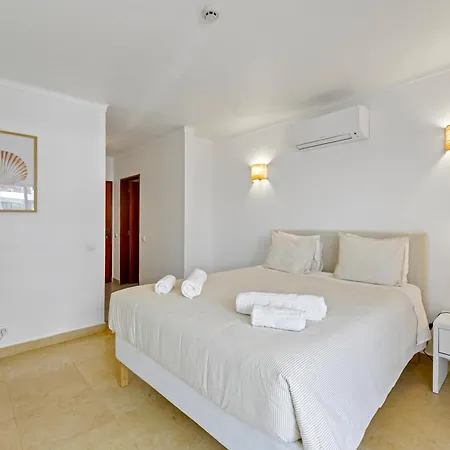 With Terrace, Ideal For Couples And Long Portimão