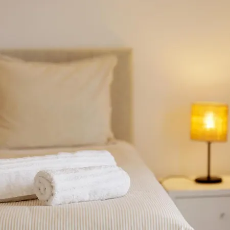 With Terrace, Ideal For Couples And Long Portimão